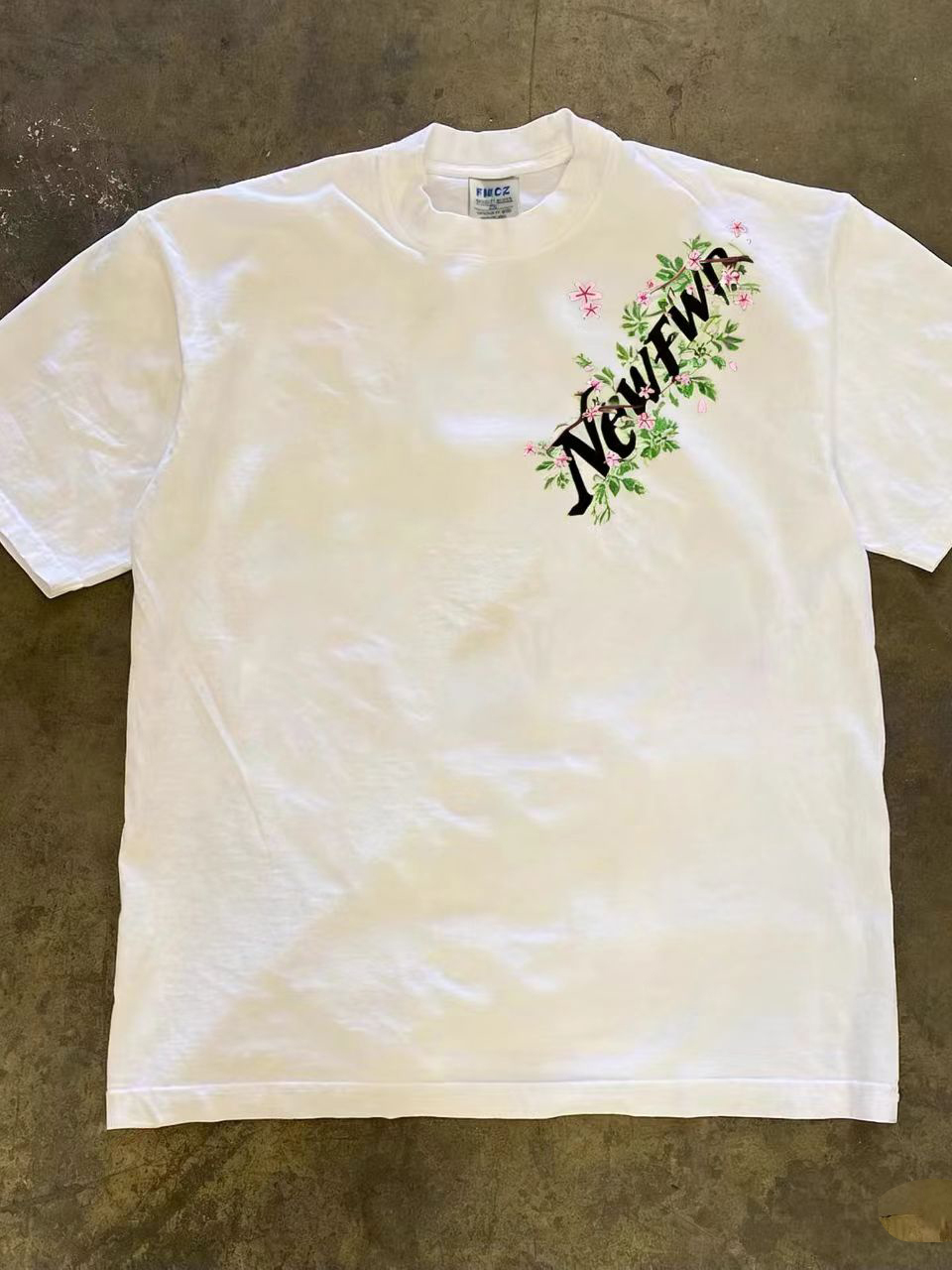 Streetwear Brand With Flowers - T-shirt a maniche corte in puro