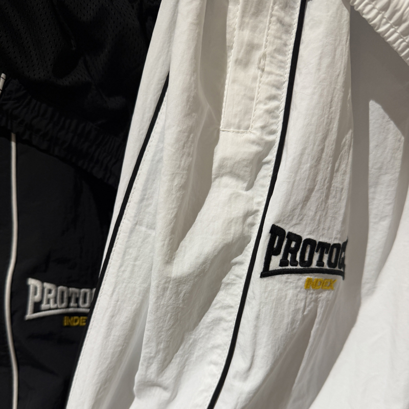 Nuovi Pantaloni Sportivi PROTO - Streetwear High End Brand recensione e prezzo