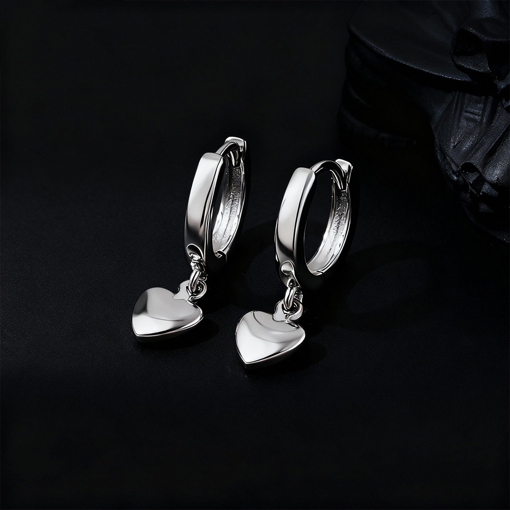 Orecchini a forma di cuore in  - Chrome Hearts Ring recensione e prezzo