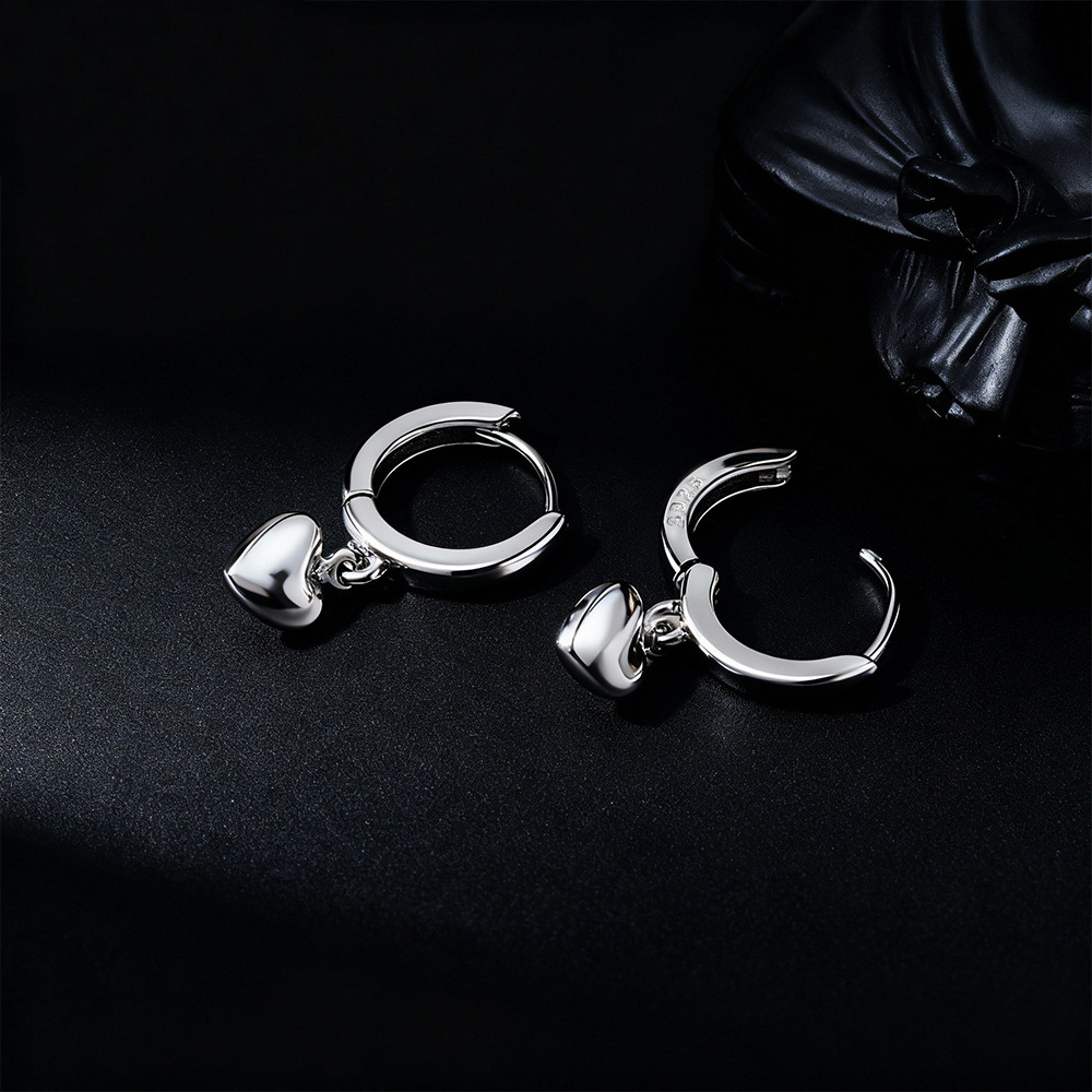 Orecchini a forma di cuore in  - Chrome Hearts Ring recensione e prezzo