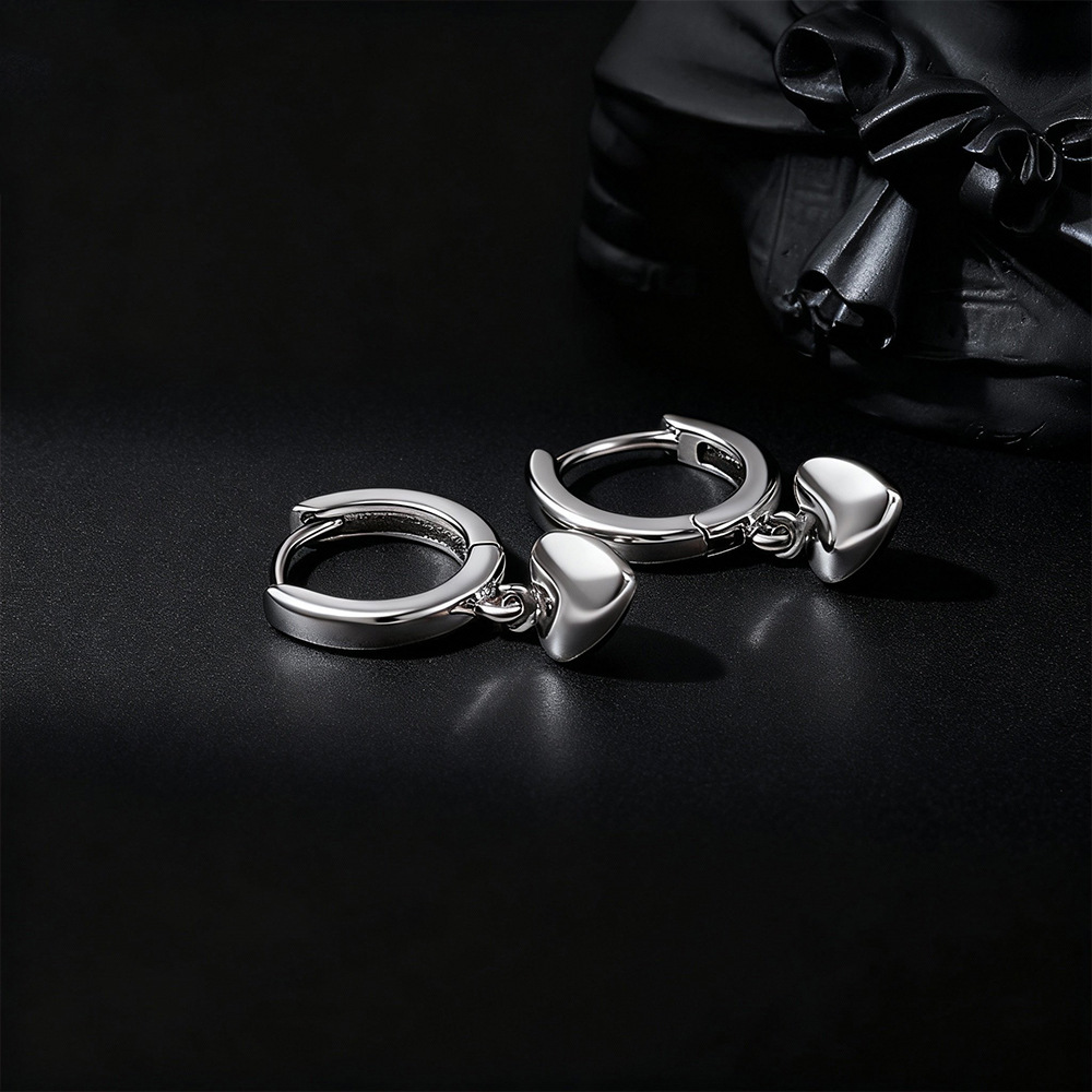 Orecchini a forma di cuore in  - Chrome Hearts Ring recensione e prezzo