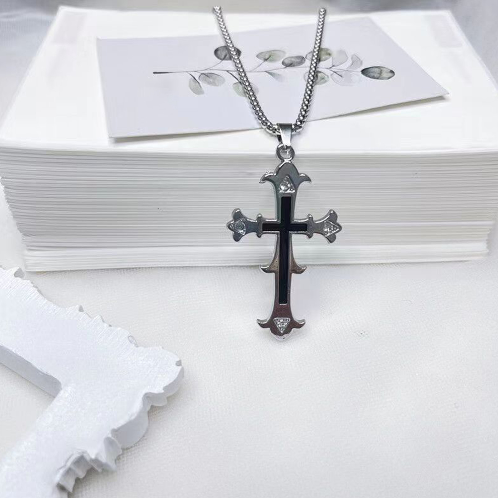 Collana con ciondolo croce Col - Chrome Hearts Ring recensione e prezzo
